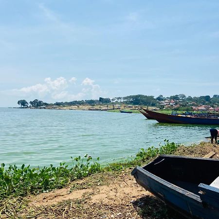 ג'ינג'ה Homeonthenile Lake View Double מראה חיצוני תמונה