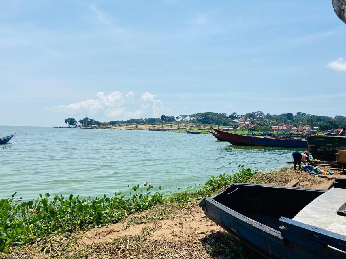 ג'ינג'ה Homeonthenile Lake View Double מראה חיצוני תמונה